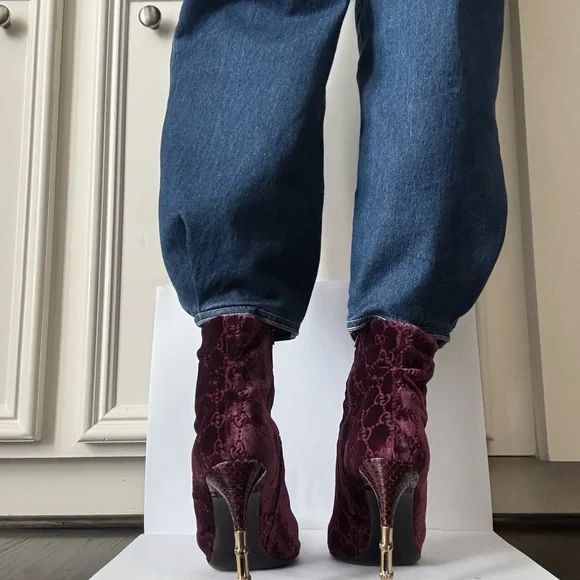 Gucci Purple Velvet Ankle Boots.
I wear a 8.5/9. These are just a tiny bit big. - Picture 3 of 7